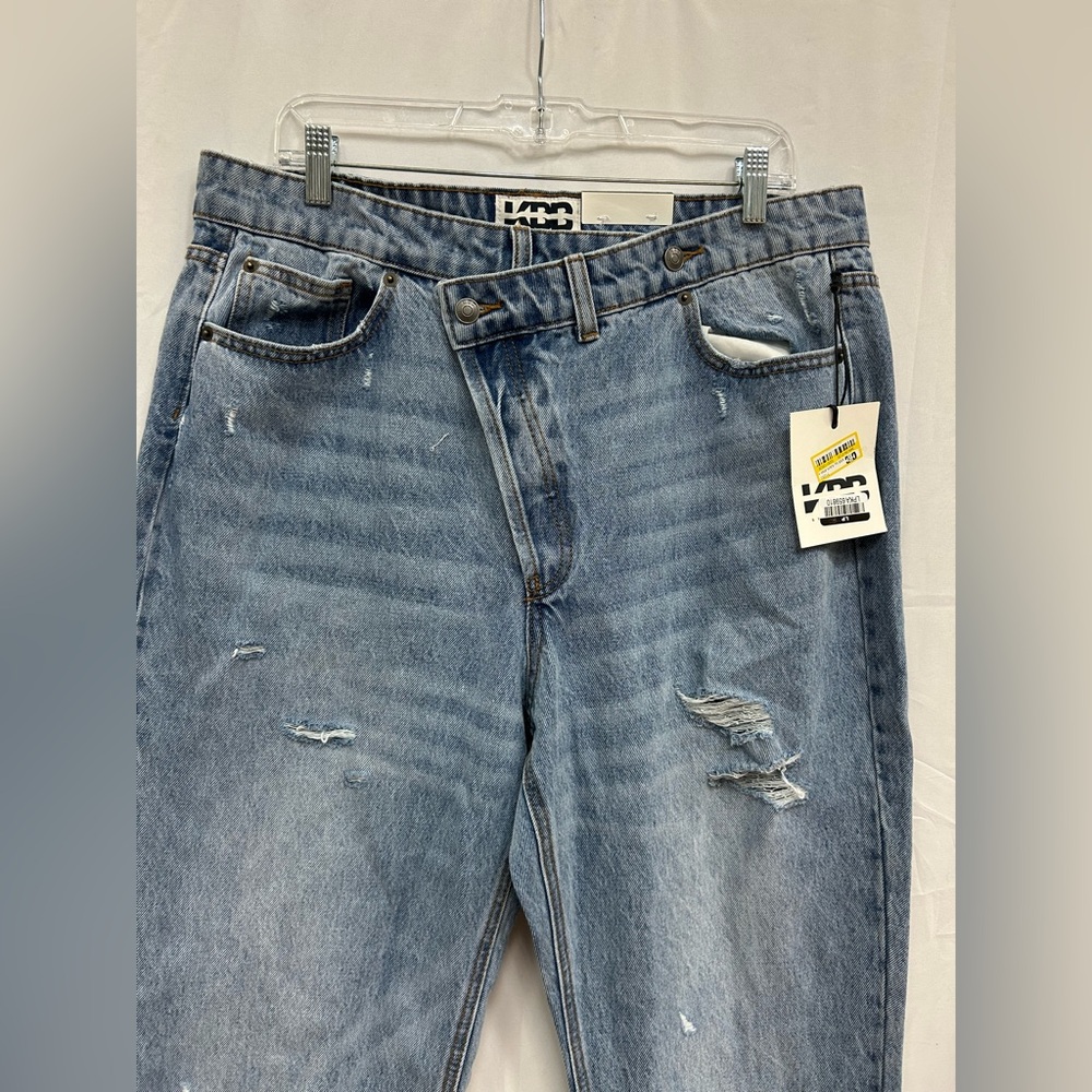 Light Wash Straight Leg Womens Jeans - Picture 7 of 12